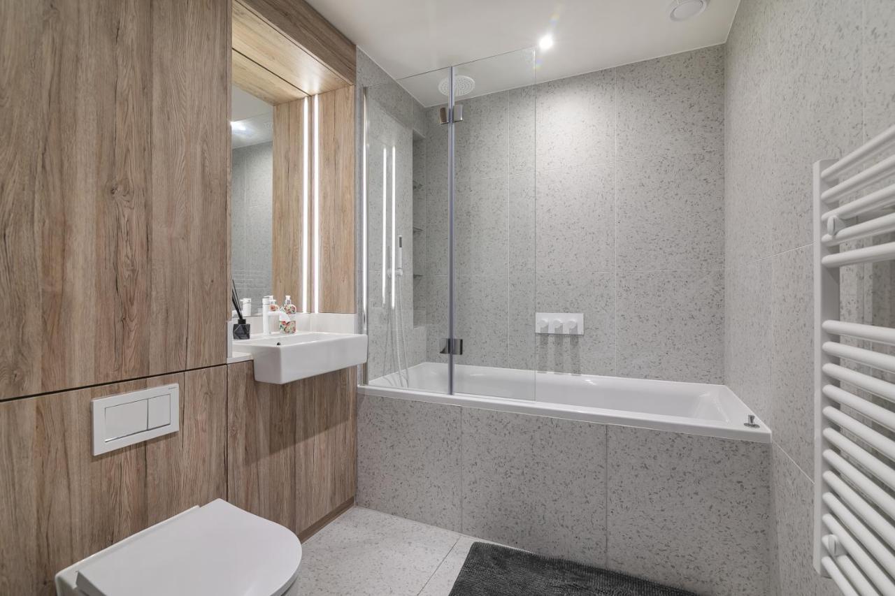 לונדון Luxury Spacious Flat With Communal Gardens And Parking מראה חיצוני תמונה