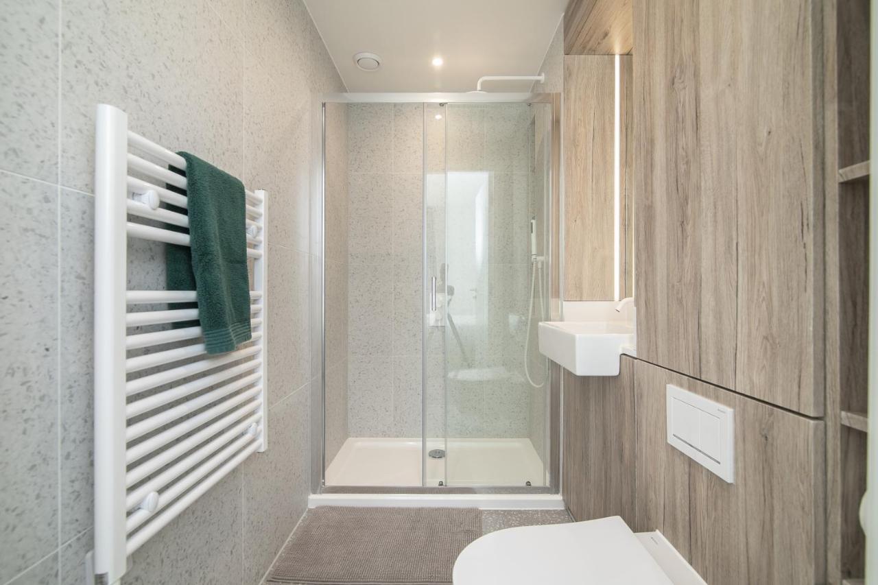 לונדון Luxury Spacious Flat With Communal Gardens And Parking מראה חיצוני תמונה